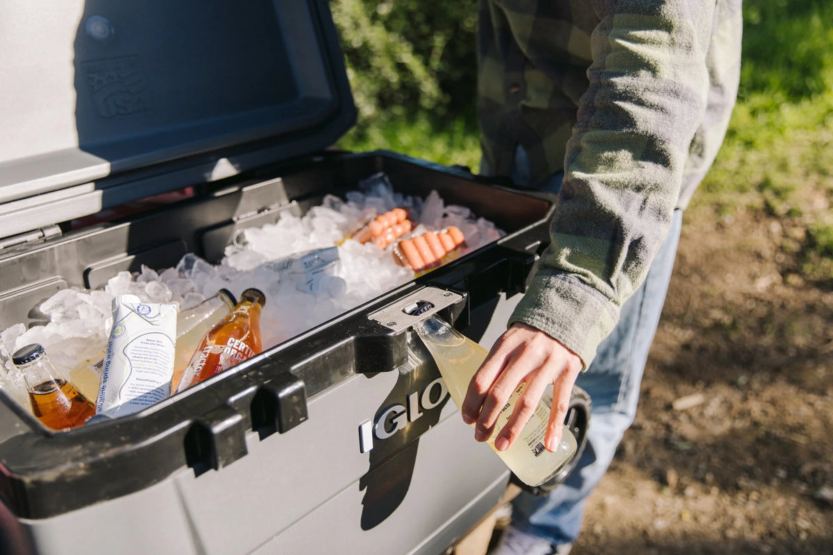 72 Quart Ice Chest Cooler with Wheels K274